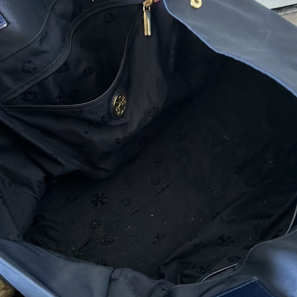 Tory Burch Ella Patent Tote Bag in Navy Blue - Picture 5 of 5